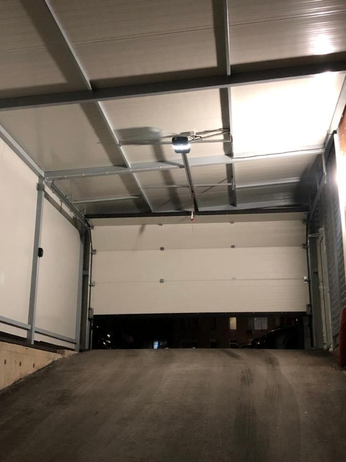 Luxury 2 Free Underground Parking Apartment